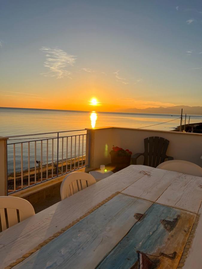 Villa Gloria Intero Alloggio Sulla Spiaggia 8 Posti Letto 15 Minuti Da Palermo E 35 Da Cefalu Casteldaccia Exterior foto