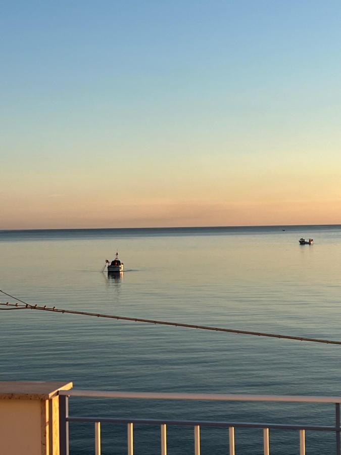 Villa Gloria Intero Alloggio Sulla Spiaggia 8 Posti Letto 15 Minuti Da Palermo E 35 Da Cefalu Casteldaccia Exterior foto