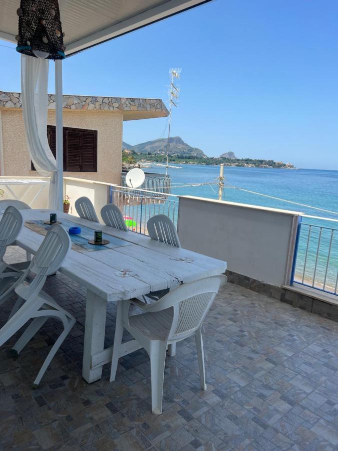 Villa Gloria Intero Alloggio Sulla Spiaggia 8 Posti Letto 15 Minuti Da Palermo E 35 Da Cefalu Casteldaccia Exterior foto