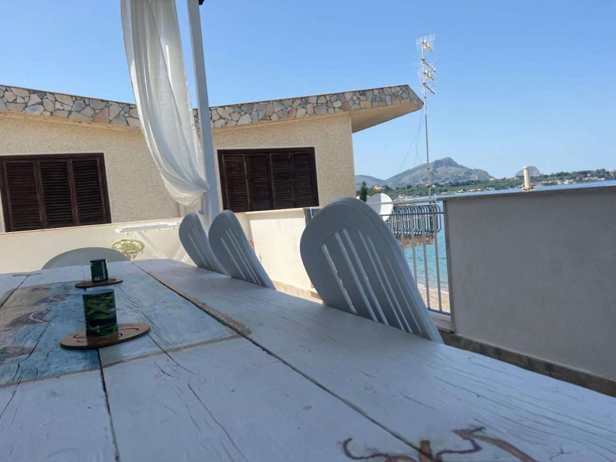 Villa Gloria Intero Alloggio Sulla Spiaggia 8 Posti Letto 15 Minuti Da Palermo E 35 Da Cefalu Casteldaccia Exterior foto